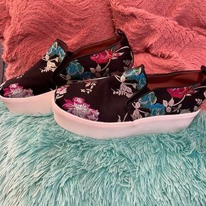 Brand new, comfortable, beautiful black golo Vivian platform